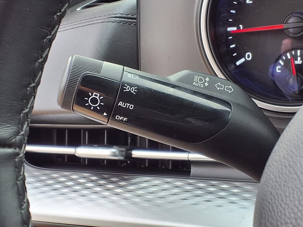 Used 2024 Snow White Pearl Kia LX Seat Package image 15