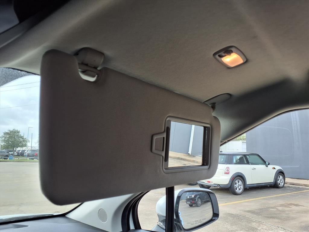 Used 2024 Snow White Pearl Kia LX Seat Package image 27