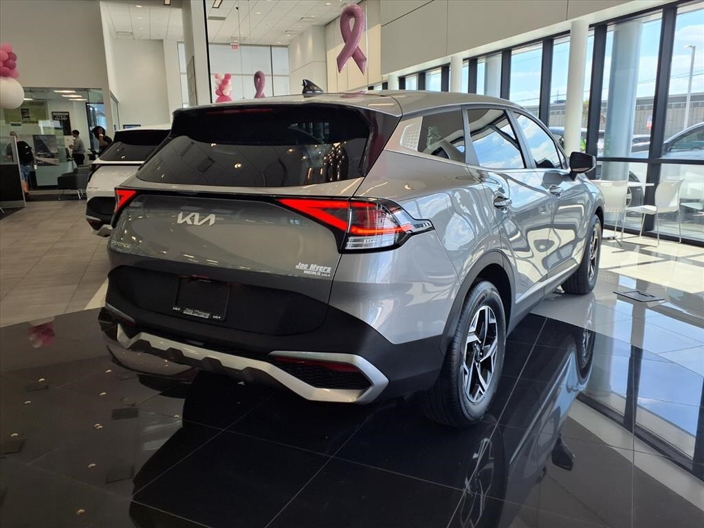 2025 Kia Sportage LX photo 3