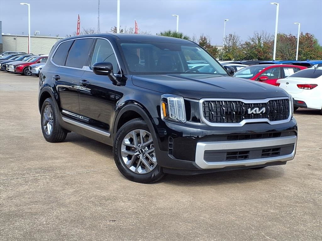 2023 Kia Telluride LX's photo