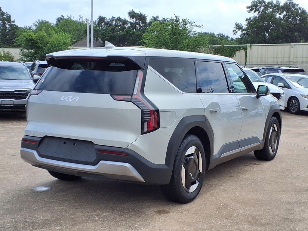 Certified 2024 Kia EV9 Light SUV