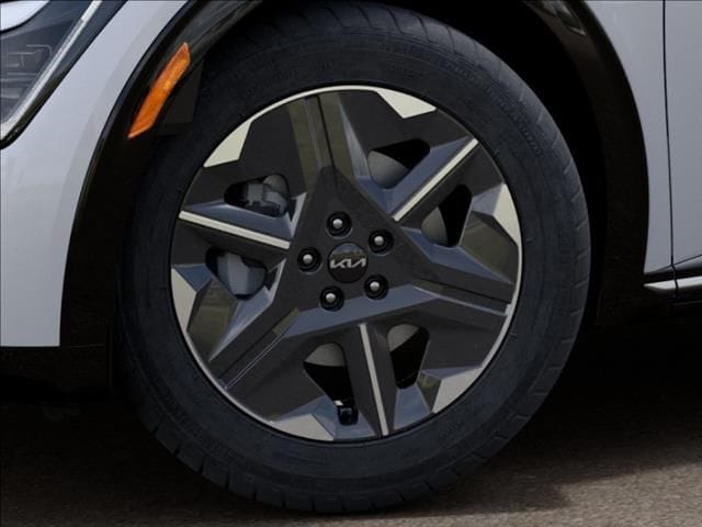 New 2026 Glacial White Pearl Kia Light Long Range image 9