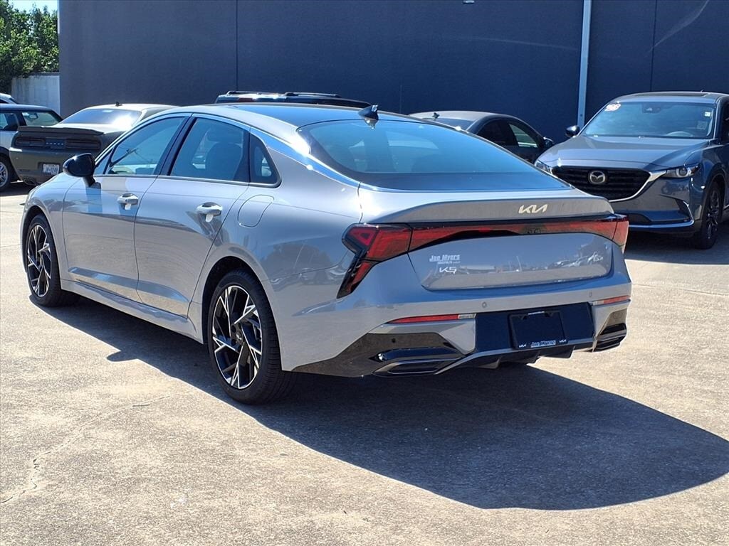 2025 Kia K5 GT-Line photo 3