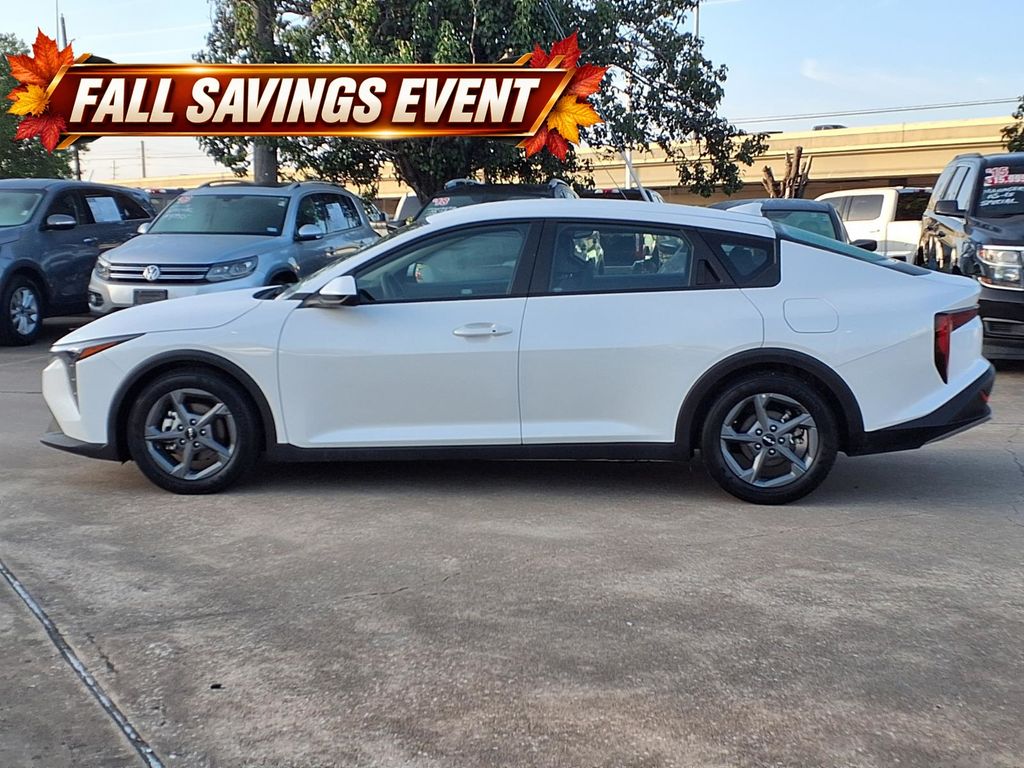 Certified Used 2025 Snow White Pearl Kia LXS image 5