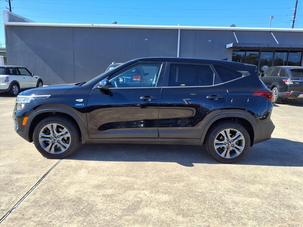 Used 2021 Cherry Black Kia LX image 5