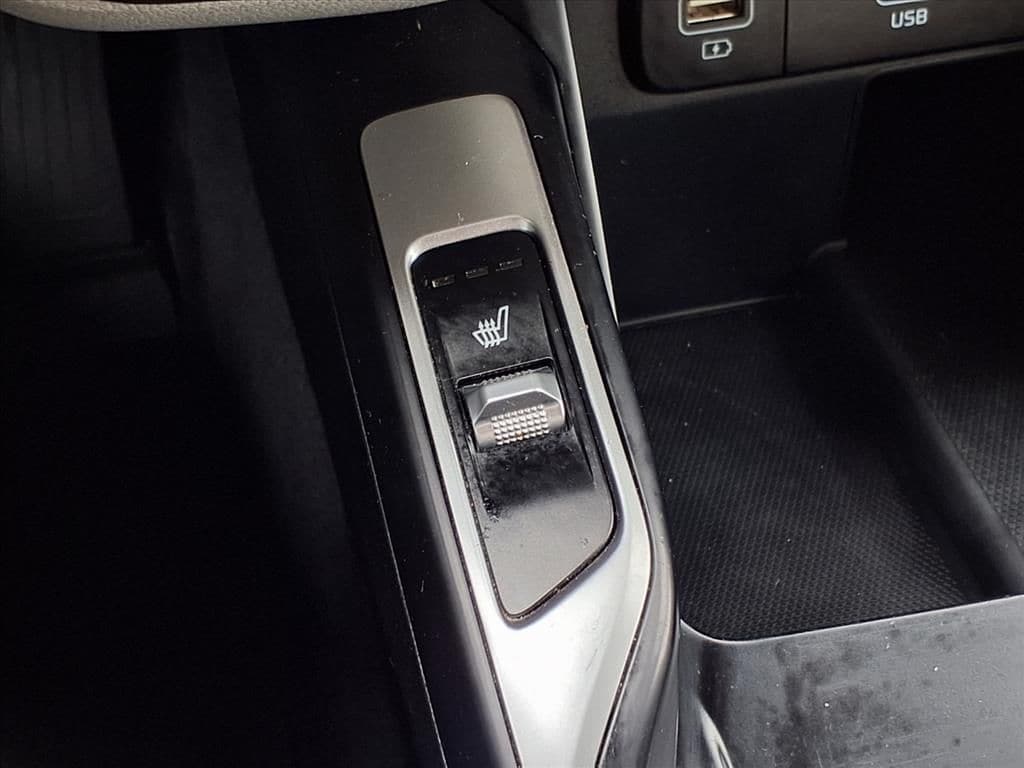 Used 2022 Sparkling Silver Kia S image 25