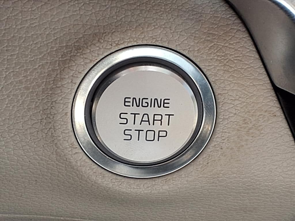 Used 2022 Glacial White Pearl Kia SX image 18