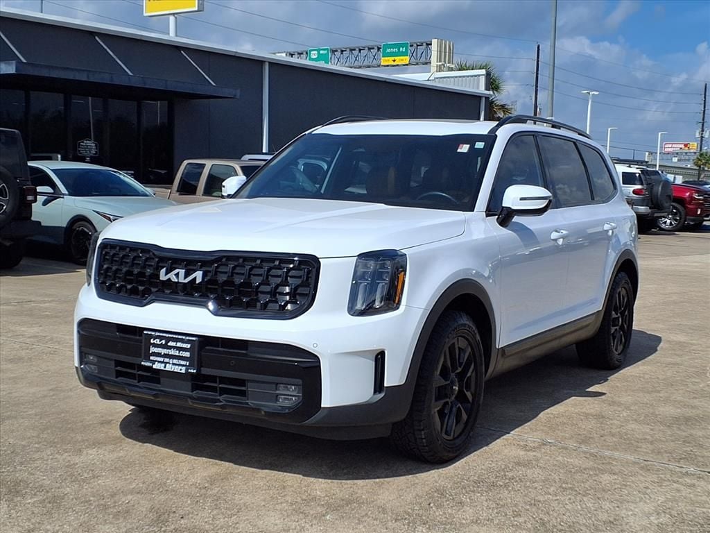 Certified Used 2024 Glacial White Pearl Kia SX X-Pro image 3