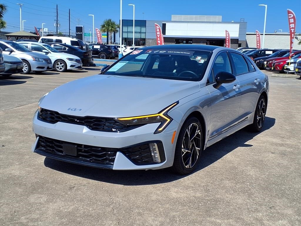 2025 Kia K5 GT-Line photo 2