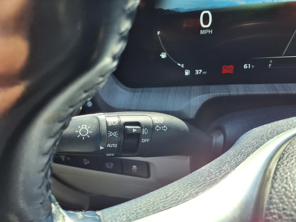 Used 2023 Glacial White Pearl Kia SX image 24