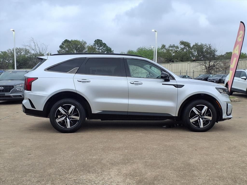 Used 2022 Sparkling Silver Kia S image 5