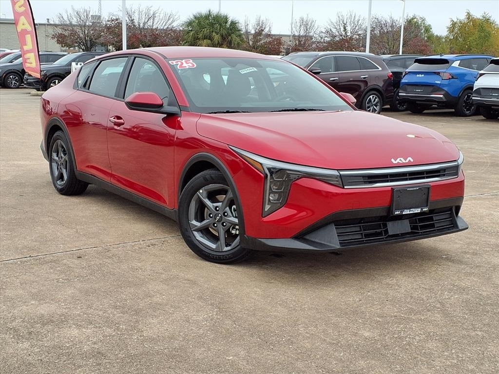 New 2025 Kia K4 LXS Sedan