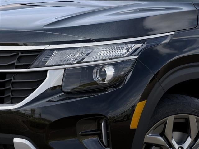 New 2026 Fusion Black Kia LX image 10