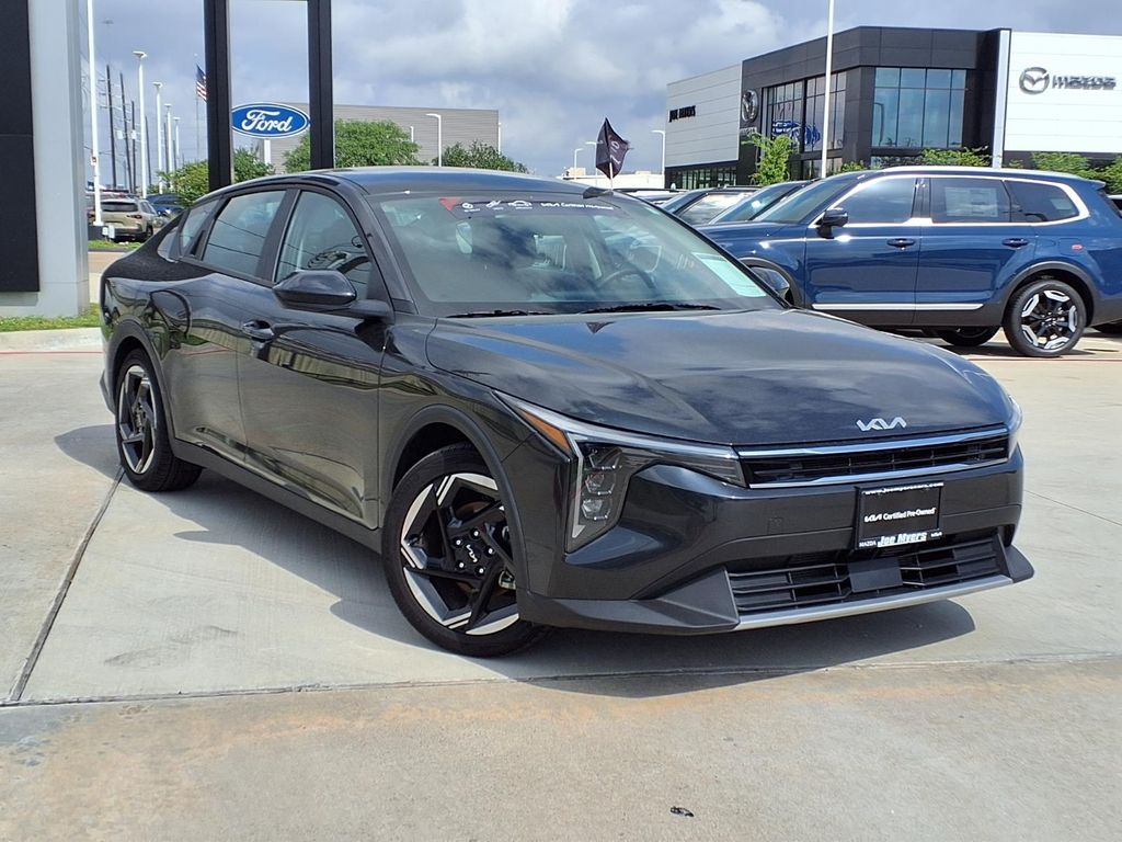 2025 Kia K4 EX AT's photo