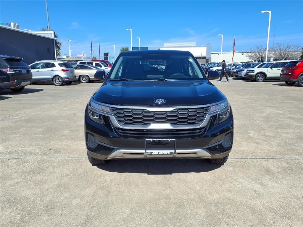 Used 2021 Cherry Black Kia LX image 7