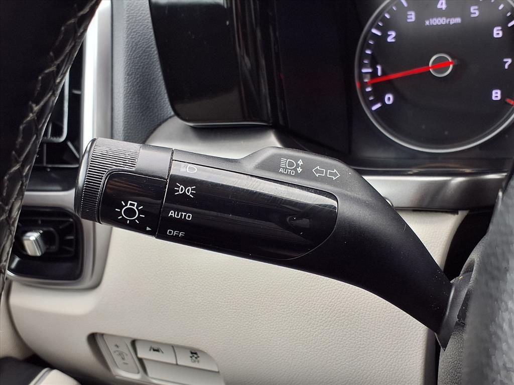 Used 2022 Sparkling Silver Kia S image 17