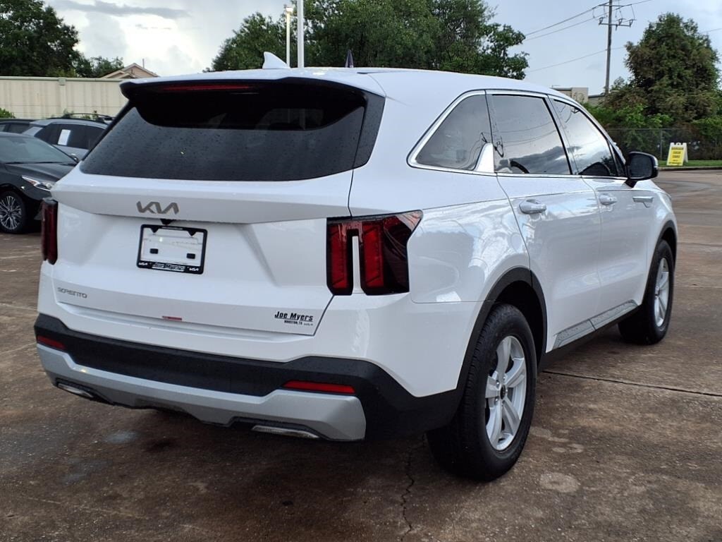 2025 Kia Sorento LX photo 4
