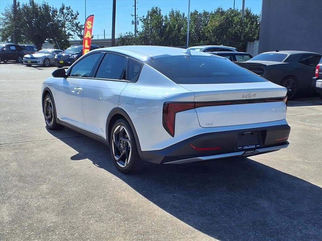 2025 Kia K4 EX photo 3