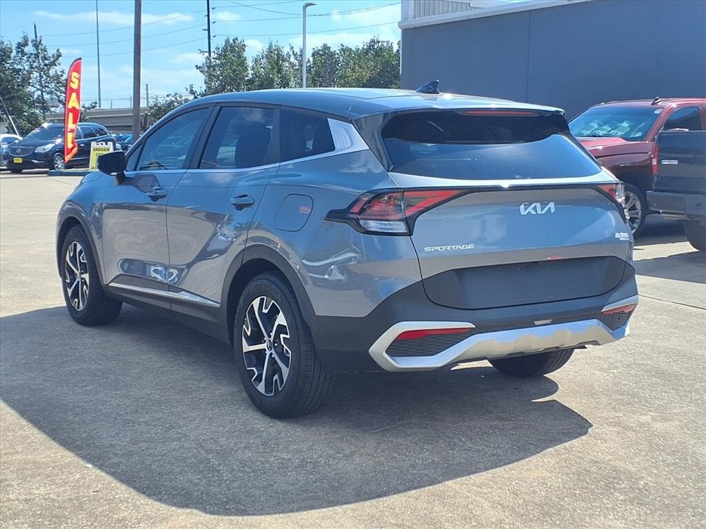 2025 Kia Sportage EX photo 2