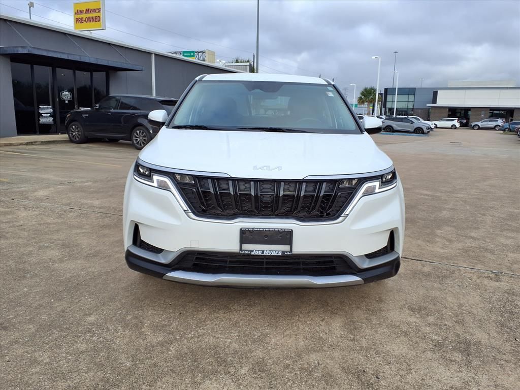 Used 2024 Snow White Pearl Kia LX Seat Package image 7