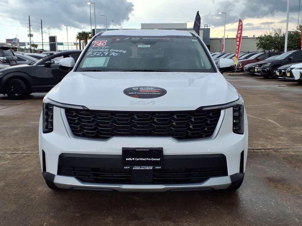2025 Kia Sorento LX photo 2