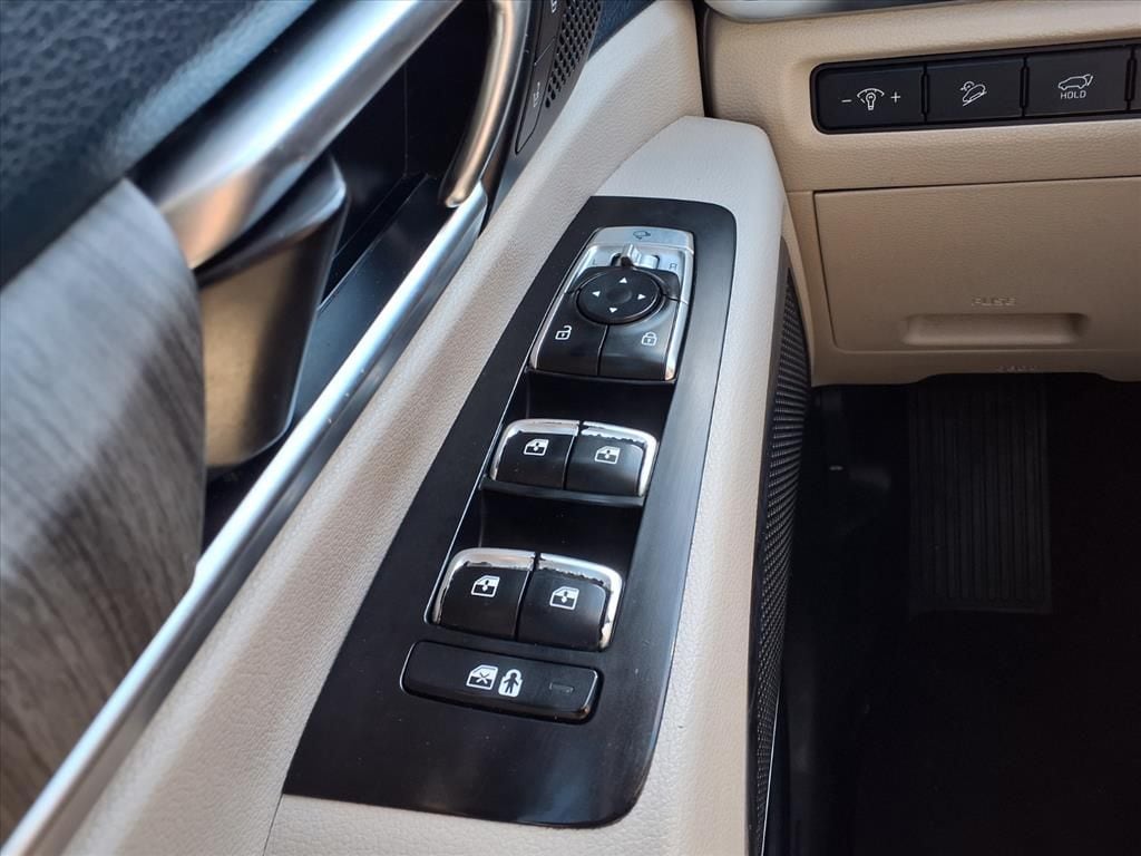 Used 2023 Glacial White Pearl Kia SX image 23