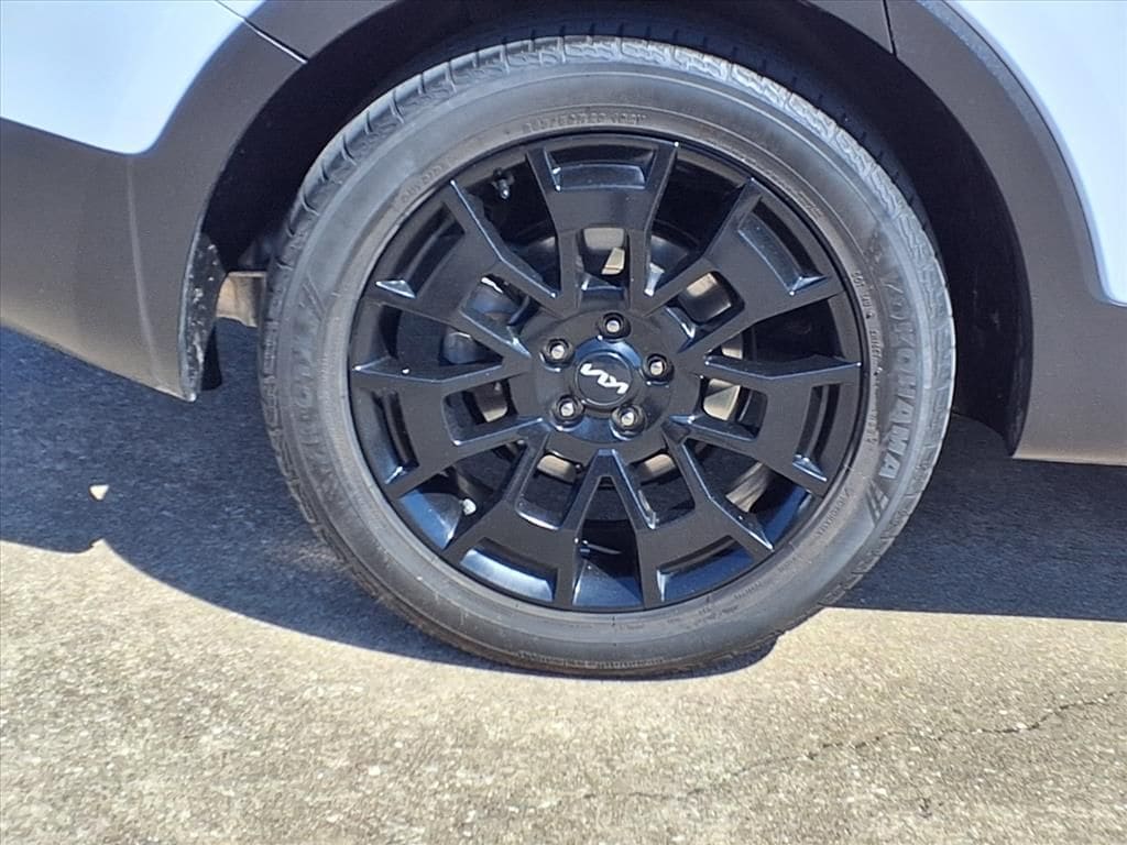 Used 2022 Glacial White Pearl Kia SX image 30