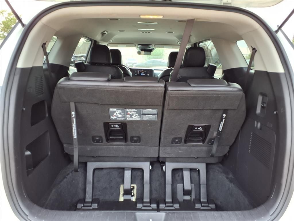 Used 2024 Snow White Pearl Kia LX Seat Package image 11