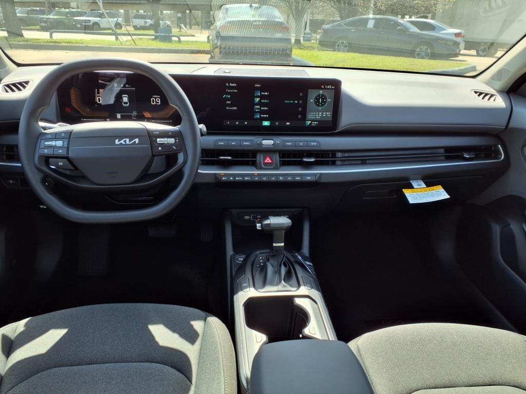 2025 Kia K4 LX photo 2