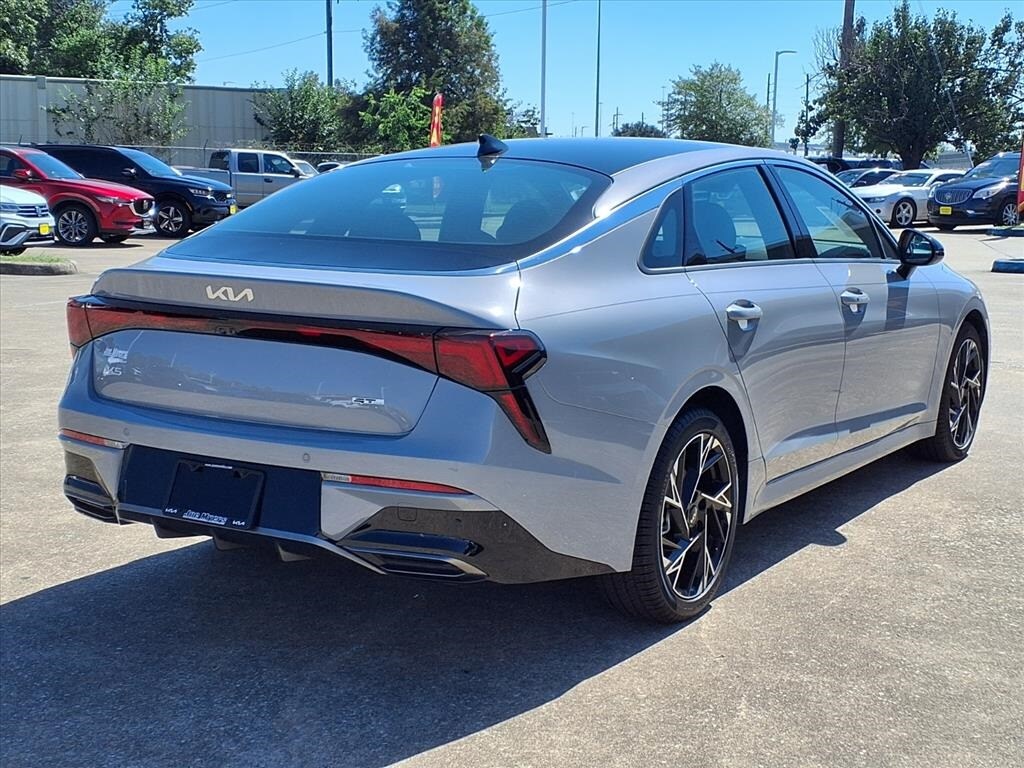 2025 Kia K5 GT-Line photo 4