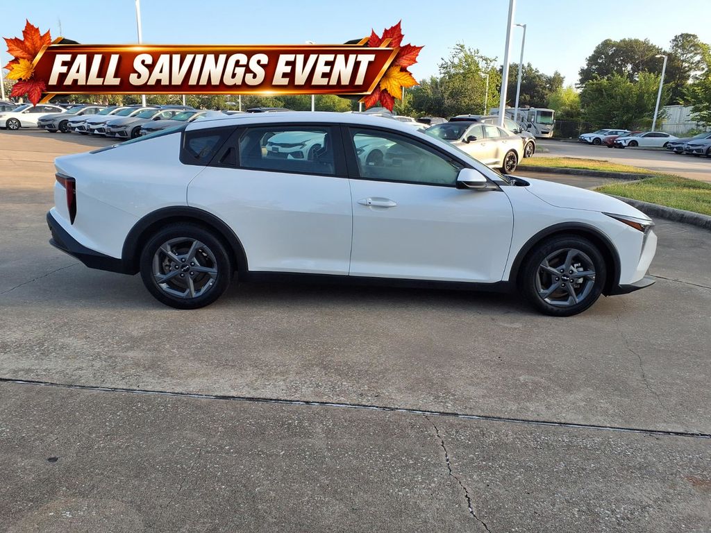 Certified Used 2025 Snow White Pearl Kia LXS image 6