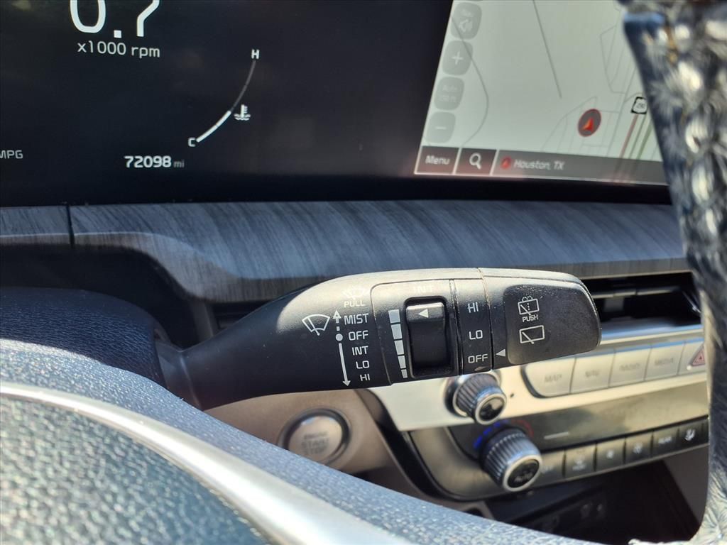 Used 2023 Glacial White Pearl Kia SX image 25