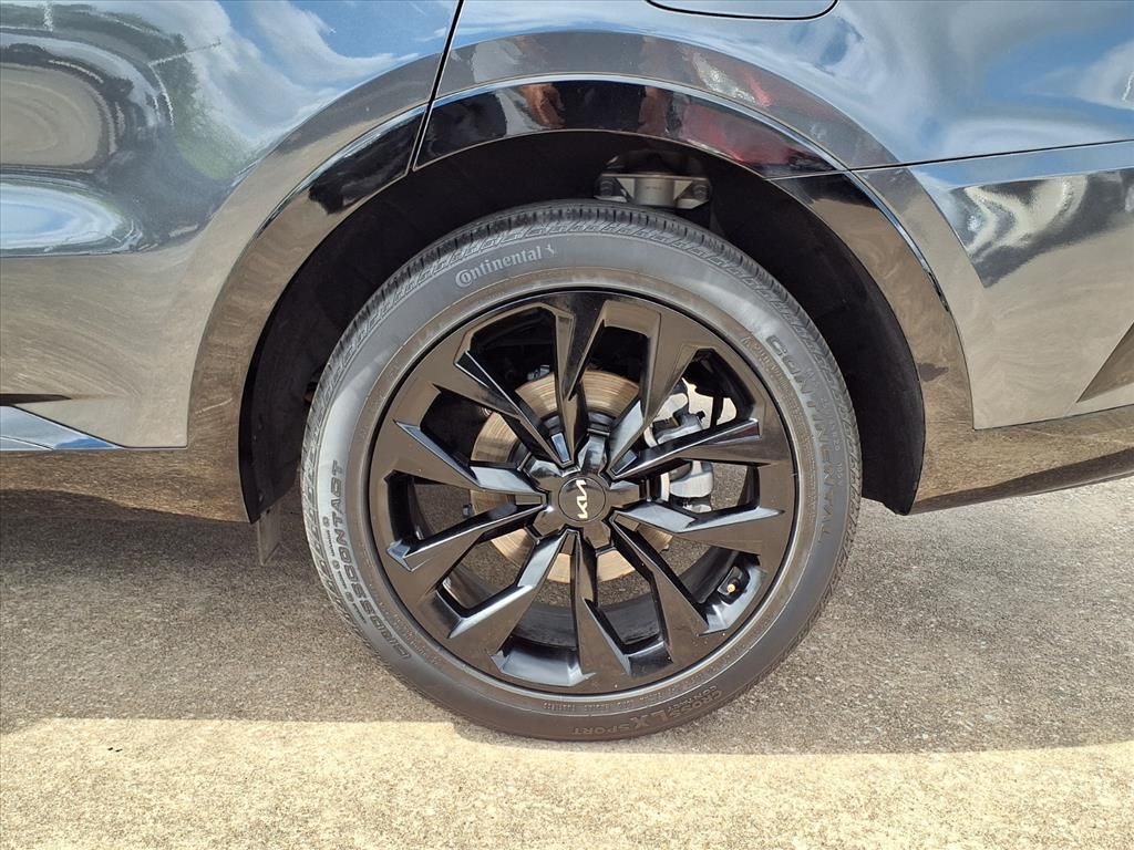 Certified Used 2023 Gravity Gray Kia SX image 9