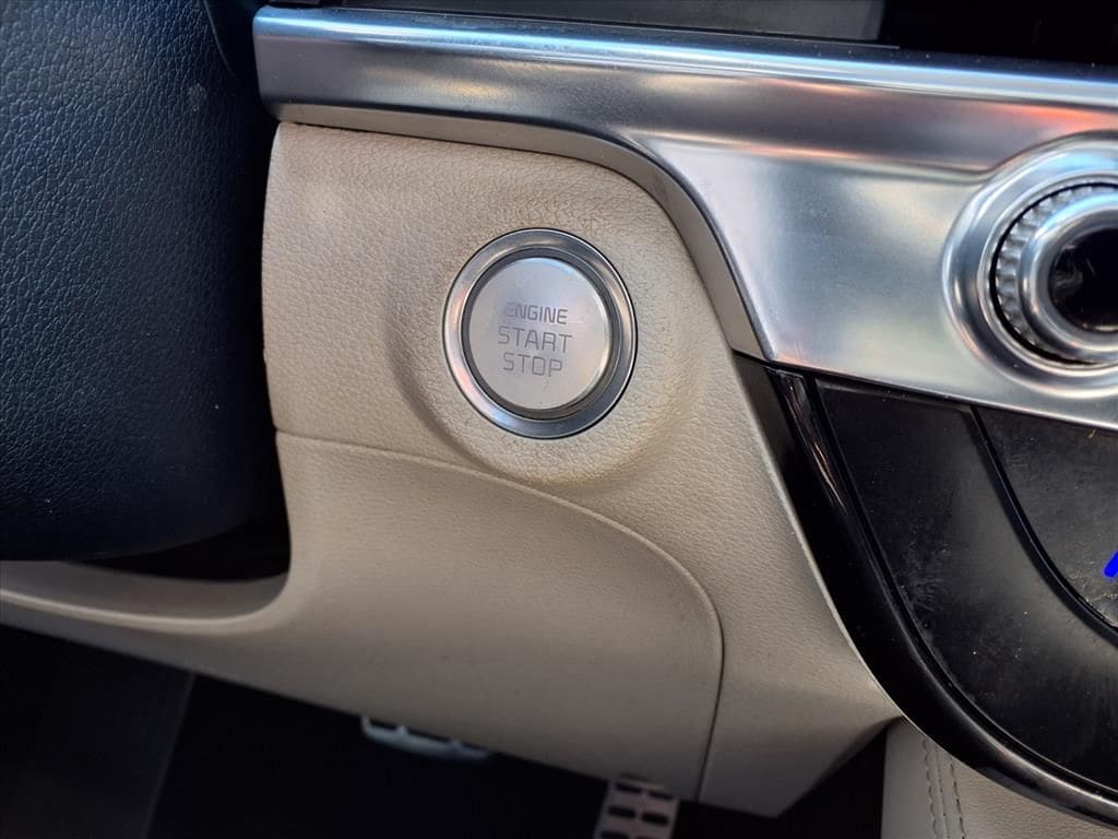 Used 2023 Glacial White Pearl Kia SX image 20