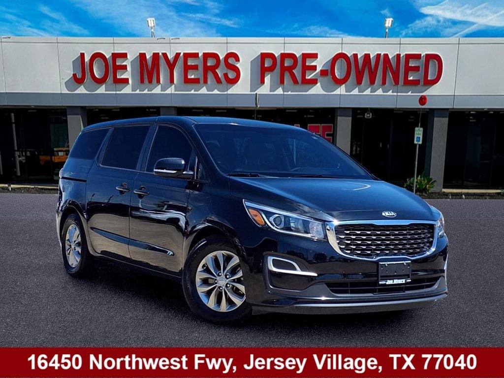 2020 Kia Sedona LX's photo
