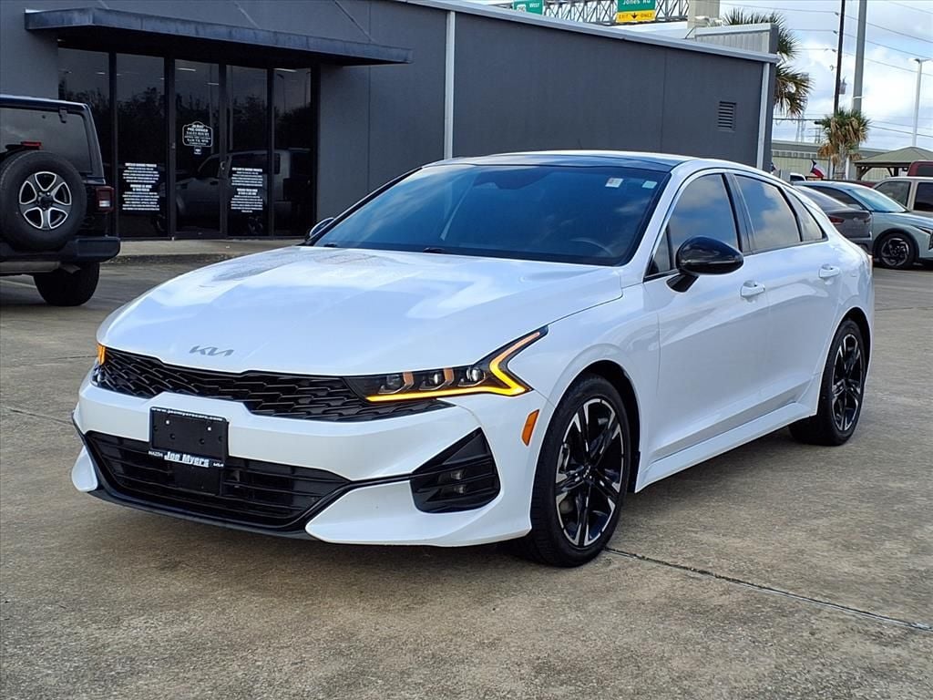 Certified Used 2022 Glacial White Pearl Kia GT-Line image 3