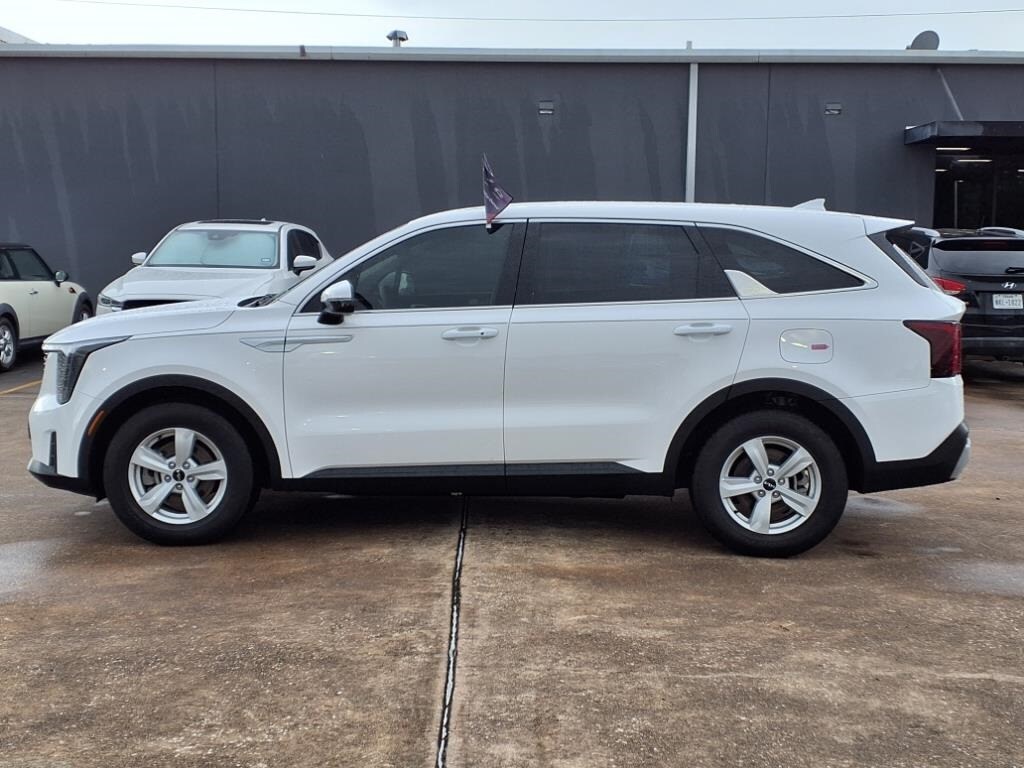 2025 Kia Sorento LX photo 3