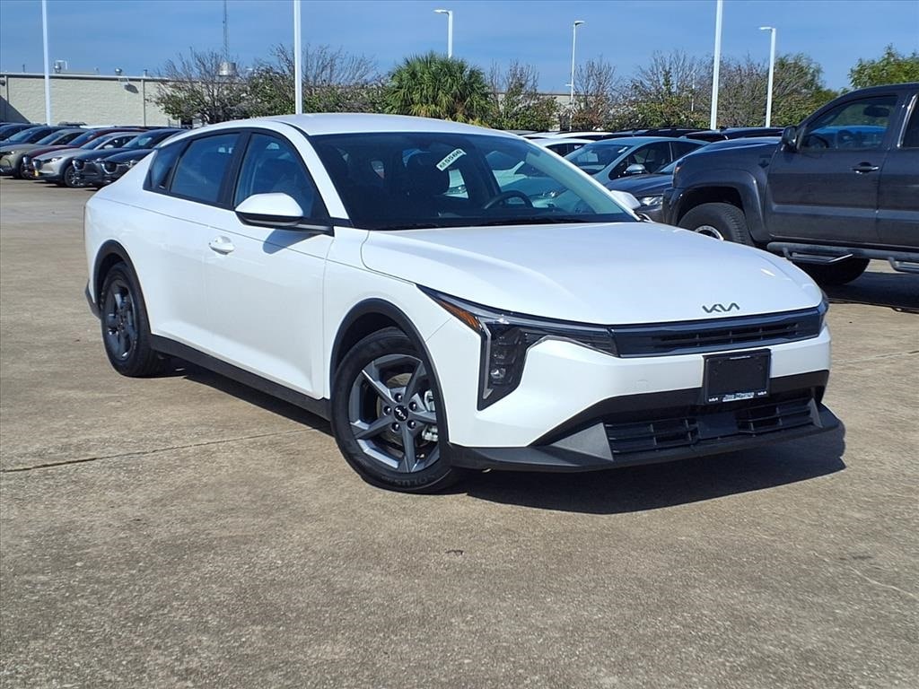 2025 Kia K4 LXS's photo