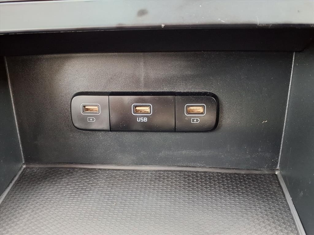 Used 2024 Snow White Pearl Kia LX Seat Package image 20