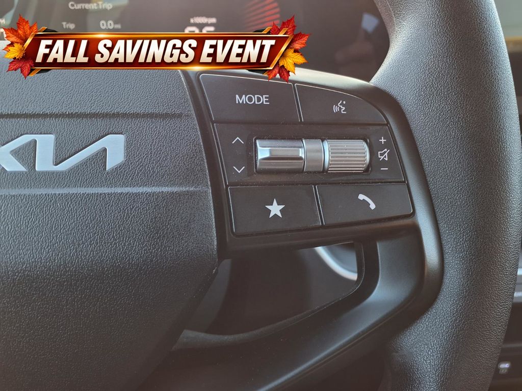 Certified Used 2025 Snow White Pearl Kia LXS image 18