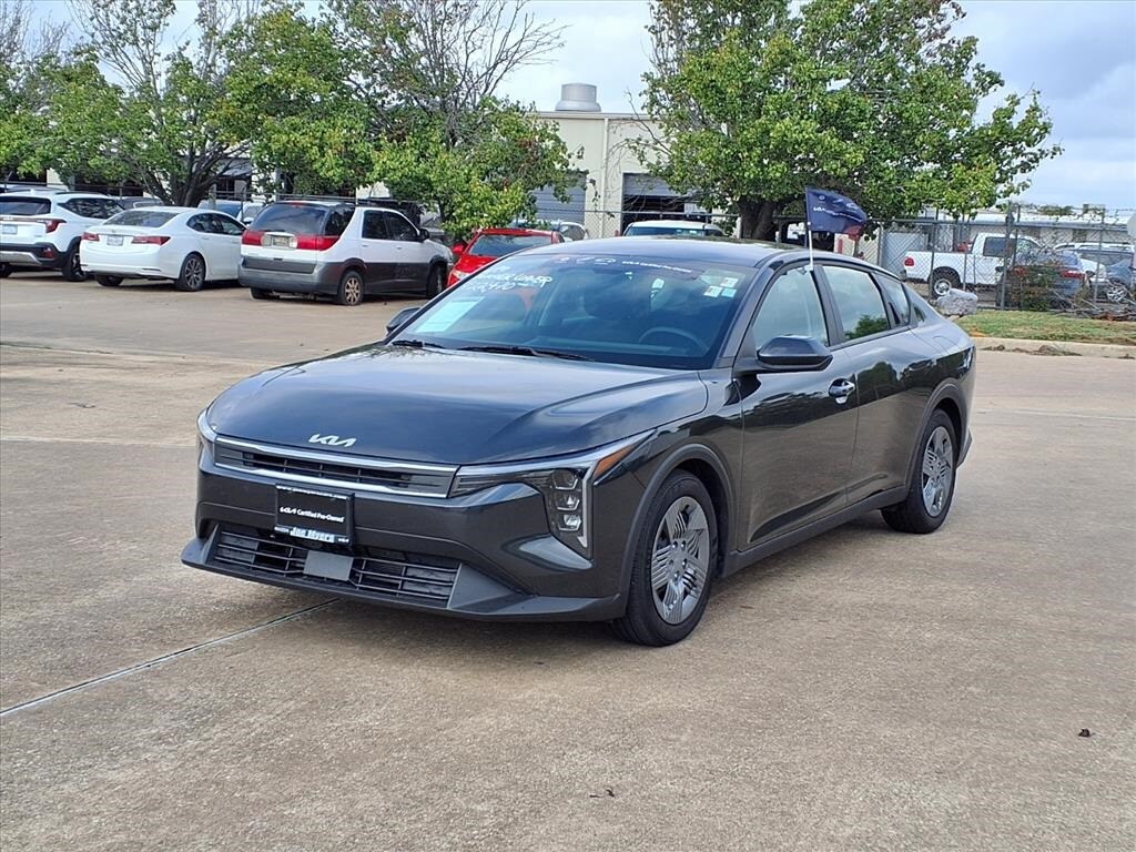 2025 Kia K4 LX photo 2