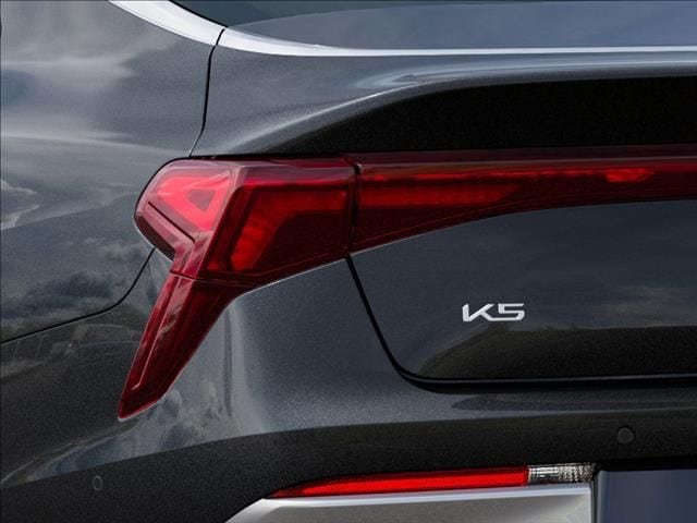 2025 Kia K5 EX - Photo 11