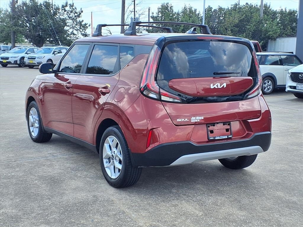 2023 Kia Soul S photo 2