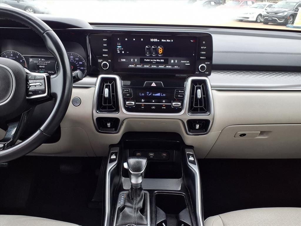 Used 2022 Sparkling Silver Kia S image 15