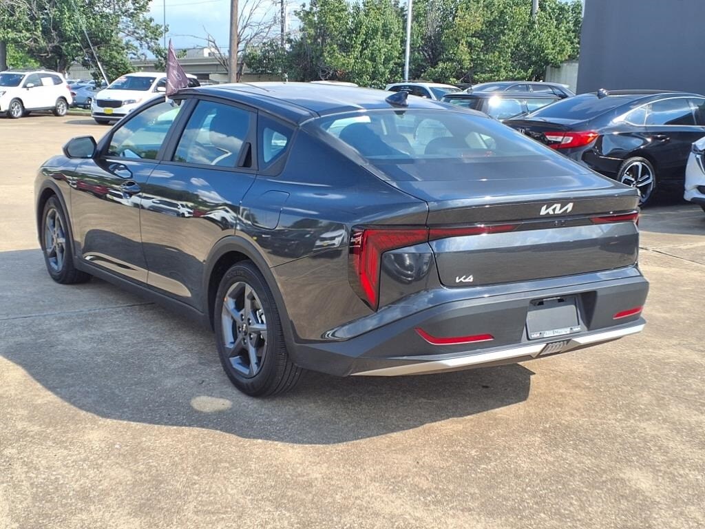 2025 Kia K4 LXS photo 3