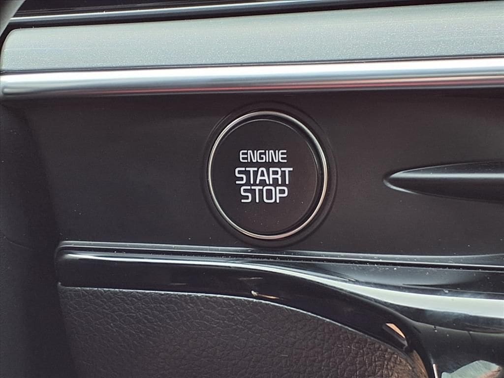 Certified Used 2025 Aurora Black Pearl Kia GT-Line image 14