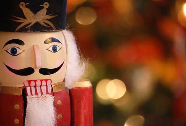 Nassau Bay Nutcracker Market