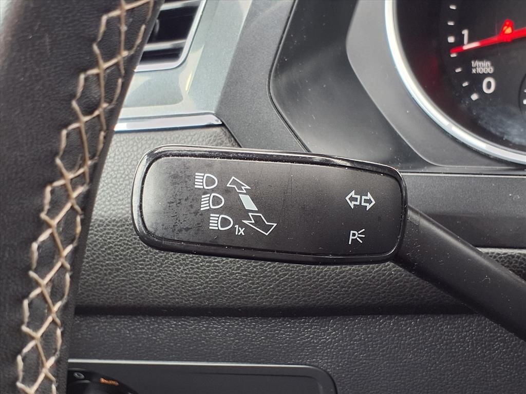 Used 2021 Pure White Volkswagen 2.0T SE image 16