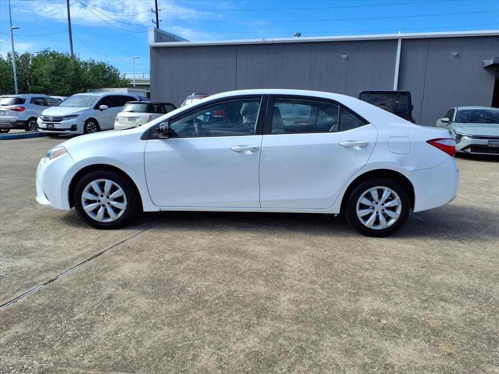 Used 2016 Super White Toyota LE image 5