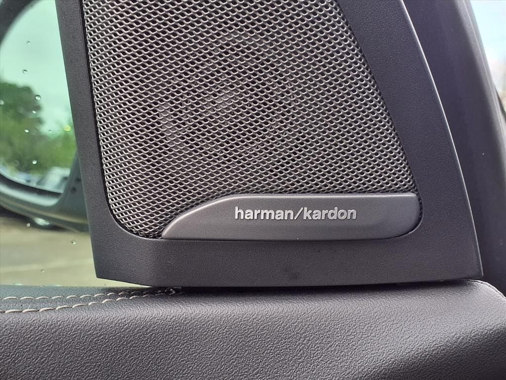 Used 2025 Alpine White BMW sDrive40i image 29